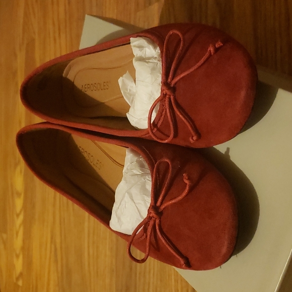 Aerosoles Red Burgundy Suede Flats Size 6.5 - Picture 5 of 6